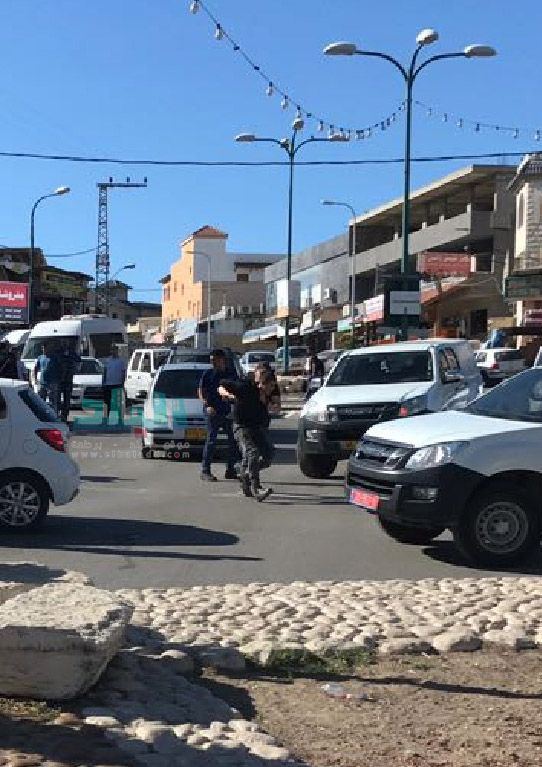 برطعة | الشرطة الاسرائيلية وقوة خاصة تعتقل شخصين في كمين على الدوار الرئيسي